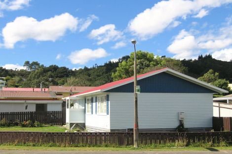 Photo of property in 6 Blueberry Grove, Timberlea, Upper Hutt, 5018