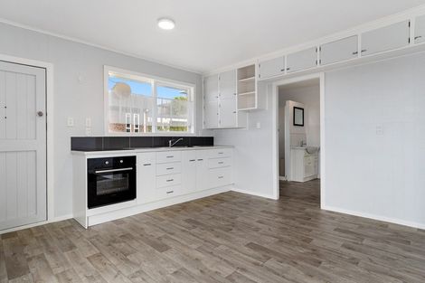 Photo of property in 56 Omokoroa Road, Omokoroa, 3114