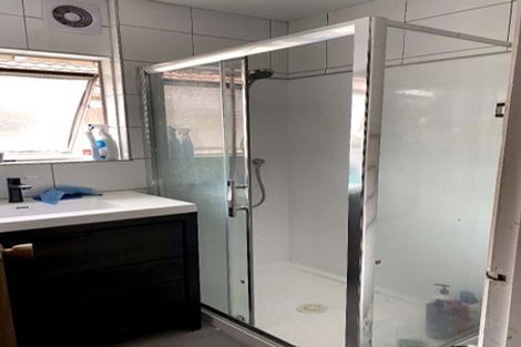 Photo of property in 2/104 Pakuranga Road, Pakuranga, Auckland, 2010