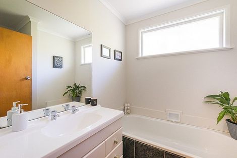 Photo of property in 104 Long Melford Road, Awapuni, Palmerston North, 4412