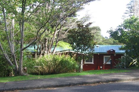 Photo of property in 38 Woodfern Crescent, Titirangi, Auckland, 0604