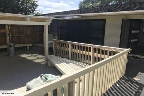 Photo of property in 16 Easton Park Parade, Glenfield, Auckland, 0629