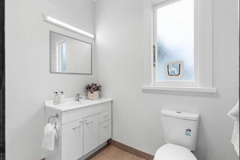 Photo of property in 36 Kingswood Street, Takaro, Palmerston North, 4412