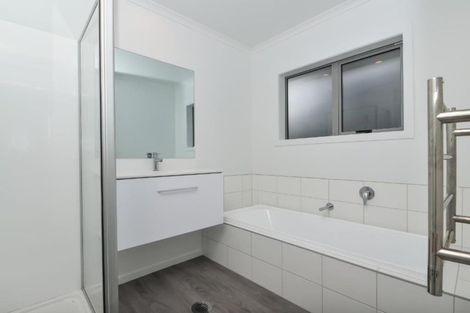 Photo of property in 4/56 Sandwich Road, Saint Andrews, Hamilton, 3200