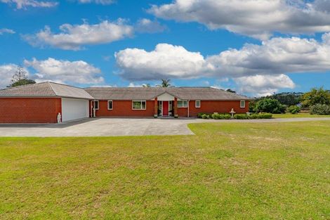 Photo of property in 42 Farrand Road, Kumeu, 0891