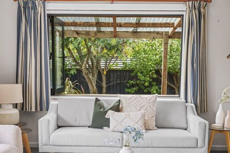 Photo of property in 112 Smith Street, Woolston, Christchurch, 8062