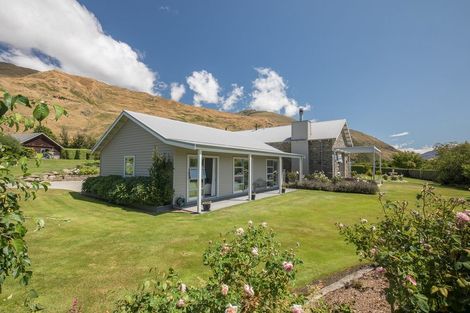 Photo of property in 2 Elderberry Crescent, Wanaka, 9305