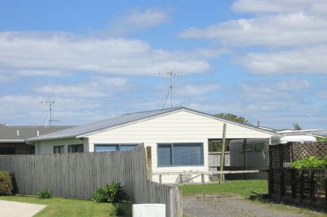 Photo of property in 11 Hereford Place, Waihi Beach, 3611