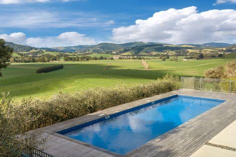 Photo of property in 200 Waiteitei Road, Wellsford, 0974