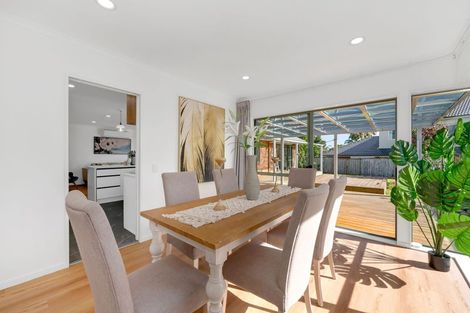 Photo of property in 5 Point View Link, East Tamaki Heights, Auckland, 2016