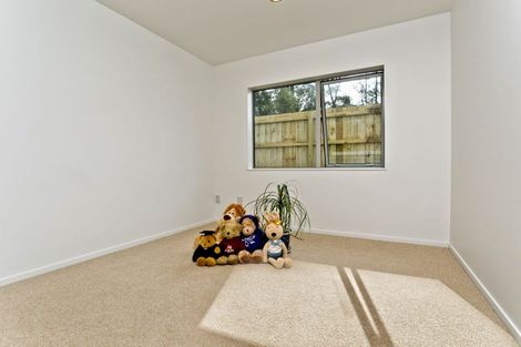 Photo of property in 98 Tiriwa Drive, Massey, Auckland, 0614