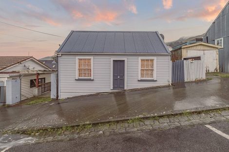 Photo of property in 45 Oxford Street, Lyttelton, 8082