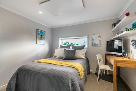 Photo of property in 18 Wairoa Road, Narrow Neck, Auckland, 0624