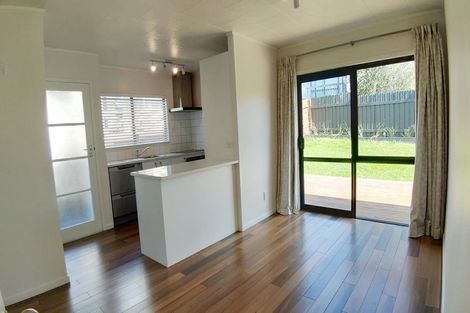 Photo of property in 2/1 Landsdale Place, Massey, Auckland, 0614