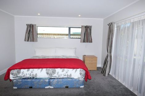 Photo of property in 68 Guildford Drive, Paraparaumu, 5032