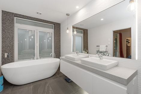 Photo of property in 13 Longwood Place, Harrowfield, Hamilton, 3210