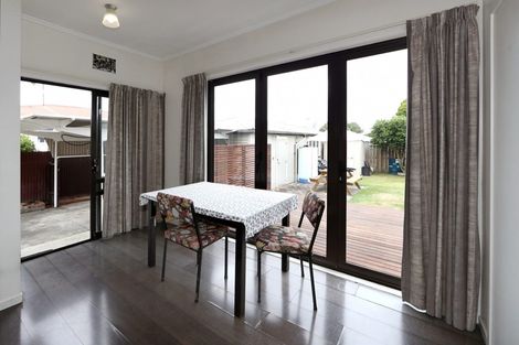 Photo of property in 807 Oxford Street, Saint Leonards, Hastings, 4120