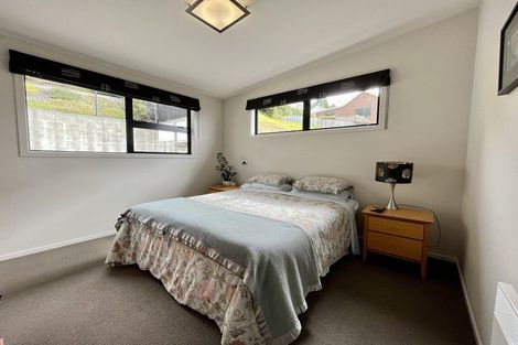 Photo of property in 70 Wynyard Crescent, Fernhill, Queenstown, 9300