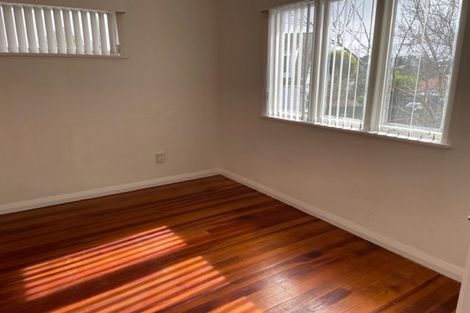 Photo of property in 1/22 Cliff View Drive, Green Bay, Auckland, 0604