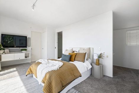 Photo of property in 1/598 Beach Road, Rothesay Bay, Auckland, 0630