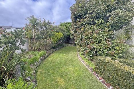 Photo of property in 8 Langstone Place, Chatswood, Auckland, 0626