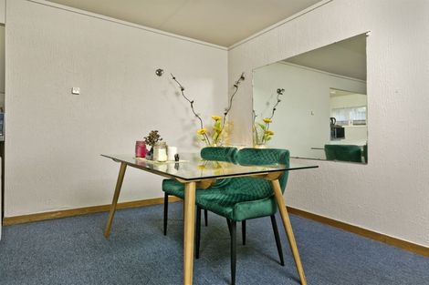 Photo of property in 11 Preston Avenue, Henderson, Auckland, 0610