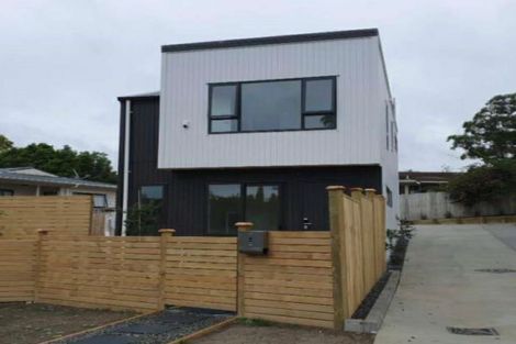 Photo of property in 4a Trengove Place, West Harbour, Auckland, 0618