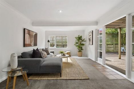 Photo of property in 1/14 Wernham Place, Northcote, Auckland, 0626