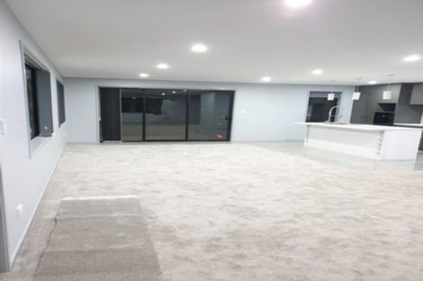 Photo of property in 2 Frederick Place, Whalers Gate, New Plymouth, 4310