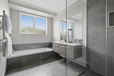 Photo of property in 8 Te Ranga Memorial Drive, Pyes Pa, Tauranga, 3112