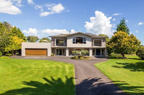 Photo of property in 873 Waitakere Road, Kumeu, 0891