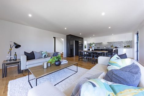 Photo of property in 142 West Harbour Drive, West Harbour, Auckland, 0618