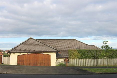 Photo of property in 1/49 Ribbonwood Crescent, Goodwood Heights, Auckland, 2105