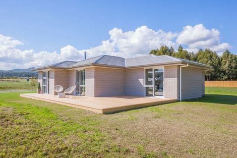 Photo of property in 12 Karaka Place, Kinloch, Taupo, 3377