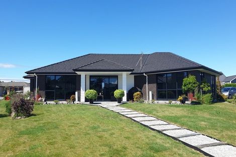Photo of property in 61 Links Drive, Waiwhakaiho, New Plymouth, 4312