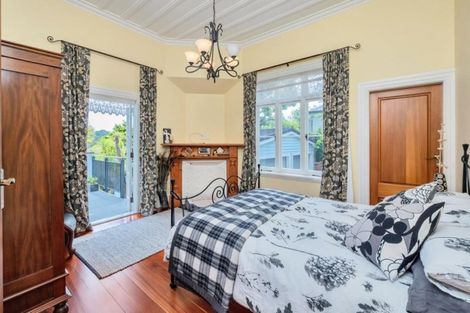Photo of property in 49 Seaview Avenue, Northcote, Auckland, 0627