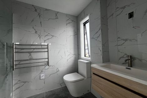 Photo of property in 2/21 Divich Avenue, Te Atatu South, Auckland, 0610