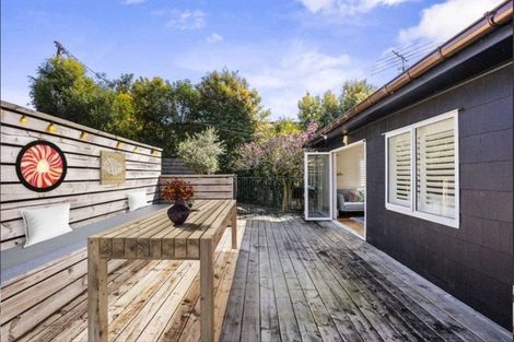 Photo of property in 110 Candia Road, Henderson Valley, Auckland, 0614