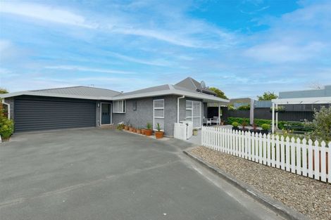 Photo of property in 5b Memorial Avenue, Ilam, Christchurch, 8053