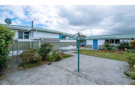 Photo of property in 1 Dixon Street, Waimate, 7924