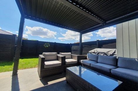 Photo of property in 22 Tapuwae Way, Mangere Bridge, Auckland, 2022