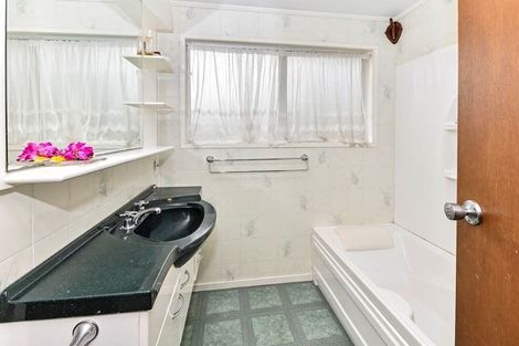 Photo of property in 18 Limond Street, Randwick Park, Auckland, 2105