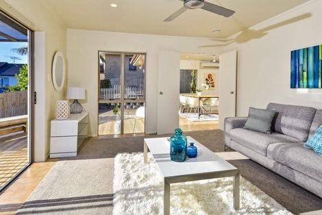 Photo of property in 14 Nimstedt Avenue, Oteha, Auckland, 0632