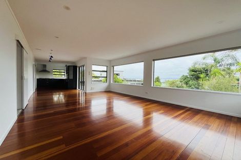 Photo of property in 5 Anchor Place, Beach Haven, Auckland, 0626