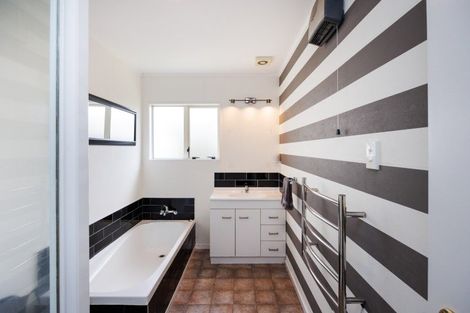 Photo of property in 47 Dalfield Place, Highbury, Palmerston North, 4412