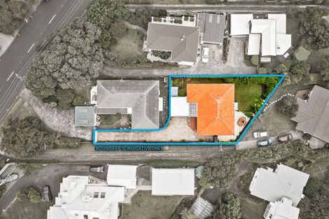 Photo of property in 2/118 East Coast Road, Forrest Hill, Auckland, 0620