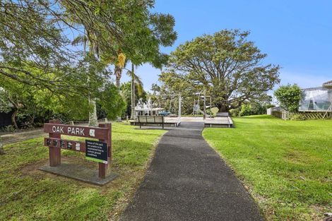 Photo of property in 16 Oakpark Place, West Harbour, Auckland, 0618