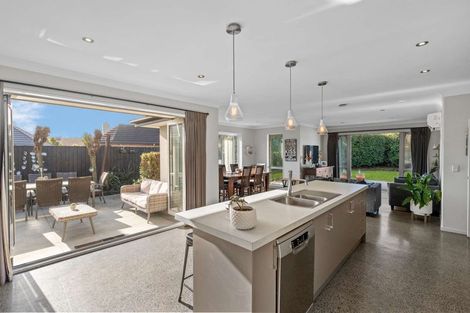 Photo of property in 28 Linkwater Way, Parklands, Christchurch, 8083