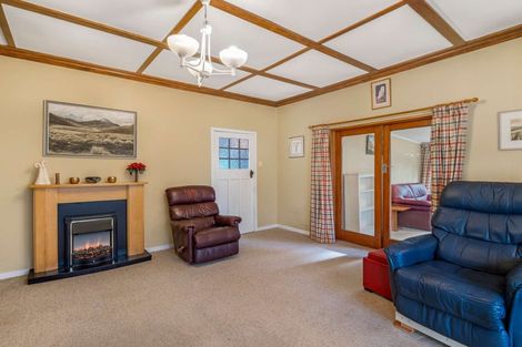 Photo of property in 32 Hutchison Crescent, Durie Hill, Whanganui, 4500