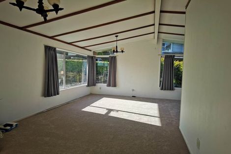 Photo of property in 38 Easton Park Parade, Glenfield, Auckland, 0629